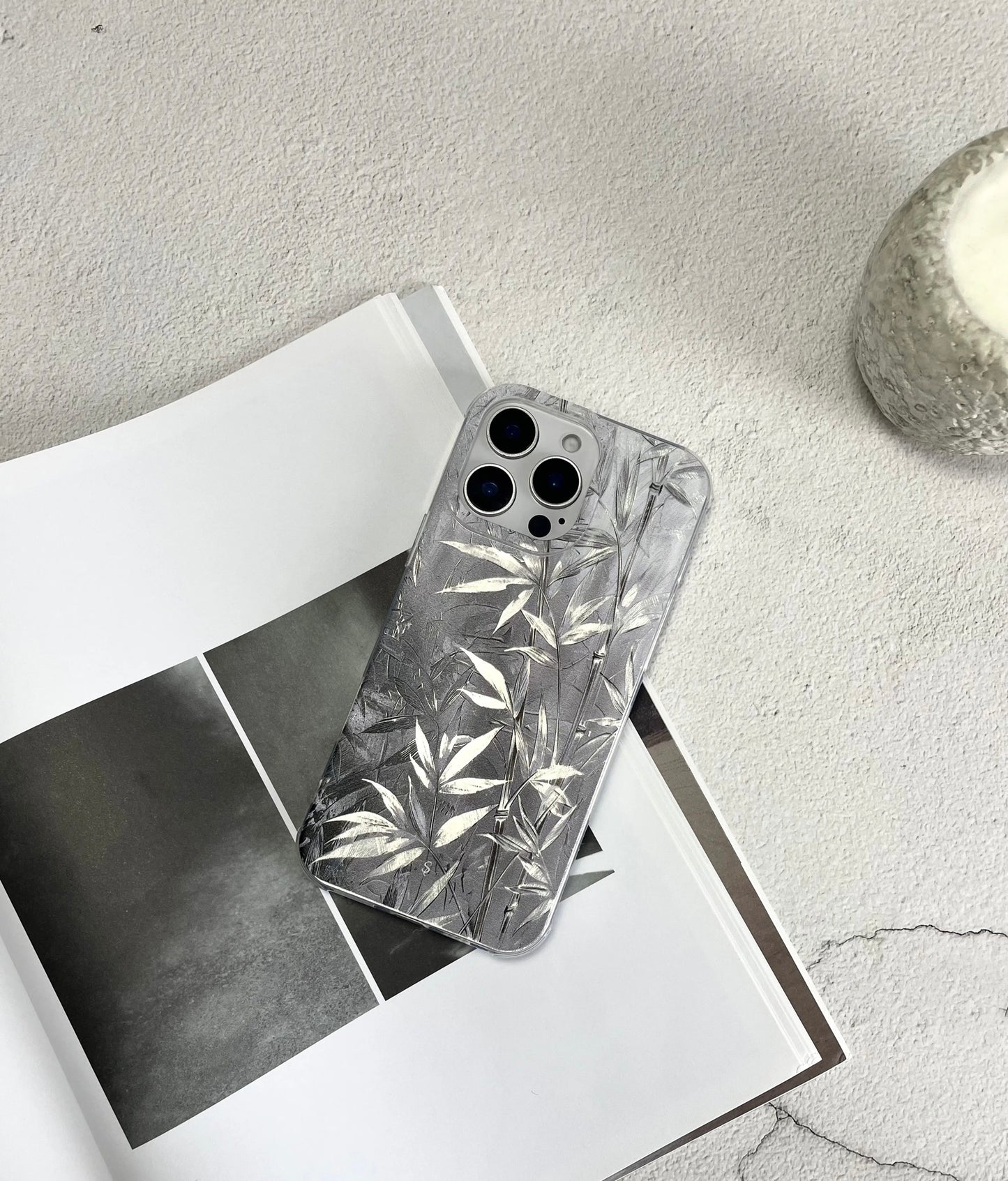 Japanese Silver Shining Bamboo Leaves ShineFlow Phone Case
